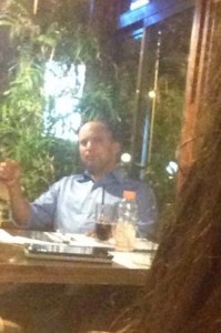 צולם באחת מפגישותיו בבית קפה בבורוכוב ברעננה